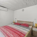 Apartment Asil